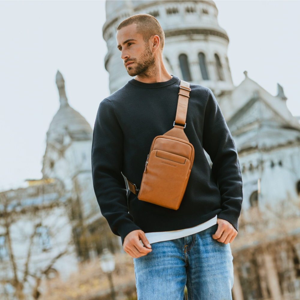 arthur-et-aston-l-on-body-bag-noir-cuir-vertical image 2
