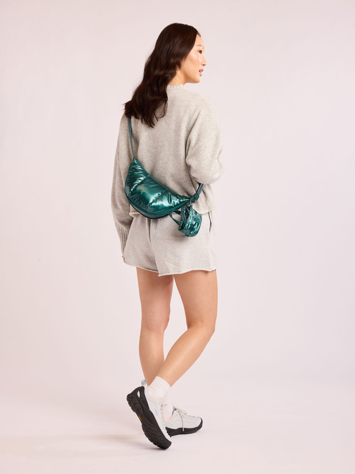 calpak-luka-crescent-sac-bandouli-re-walnut-extensible image 2
