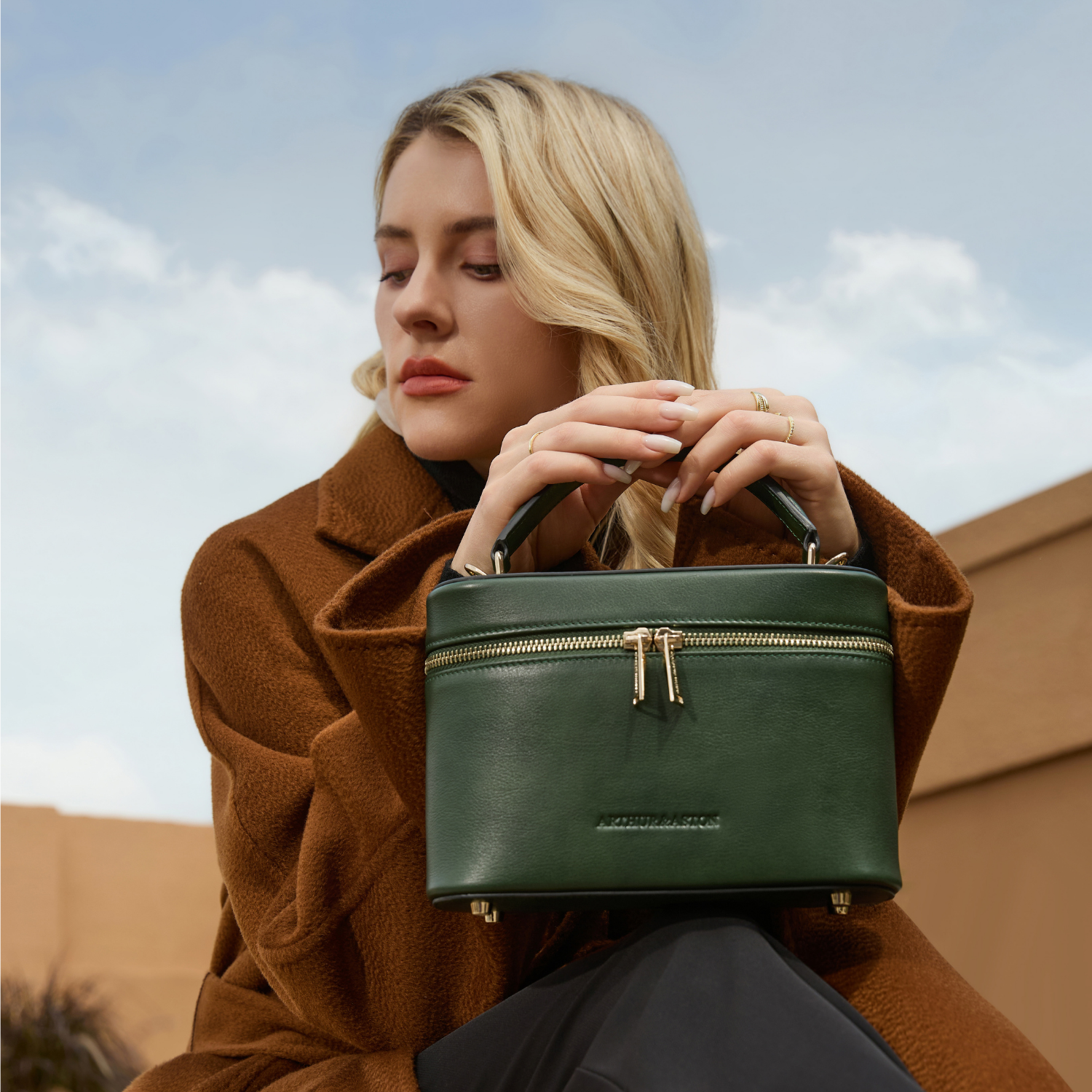 arthur-et-aston-l-onille-sac-vanity-cuir-vert-structur image 1