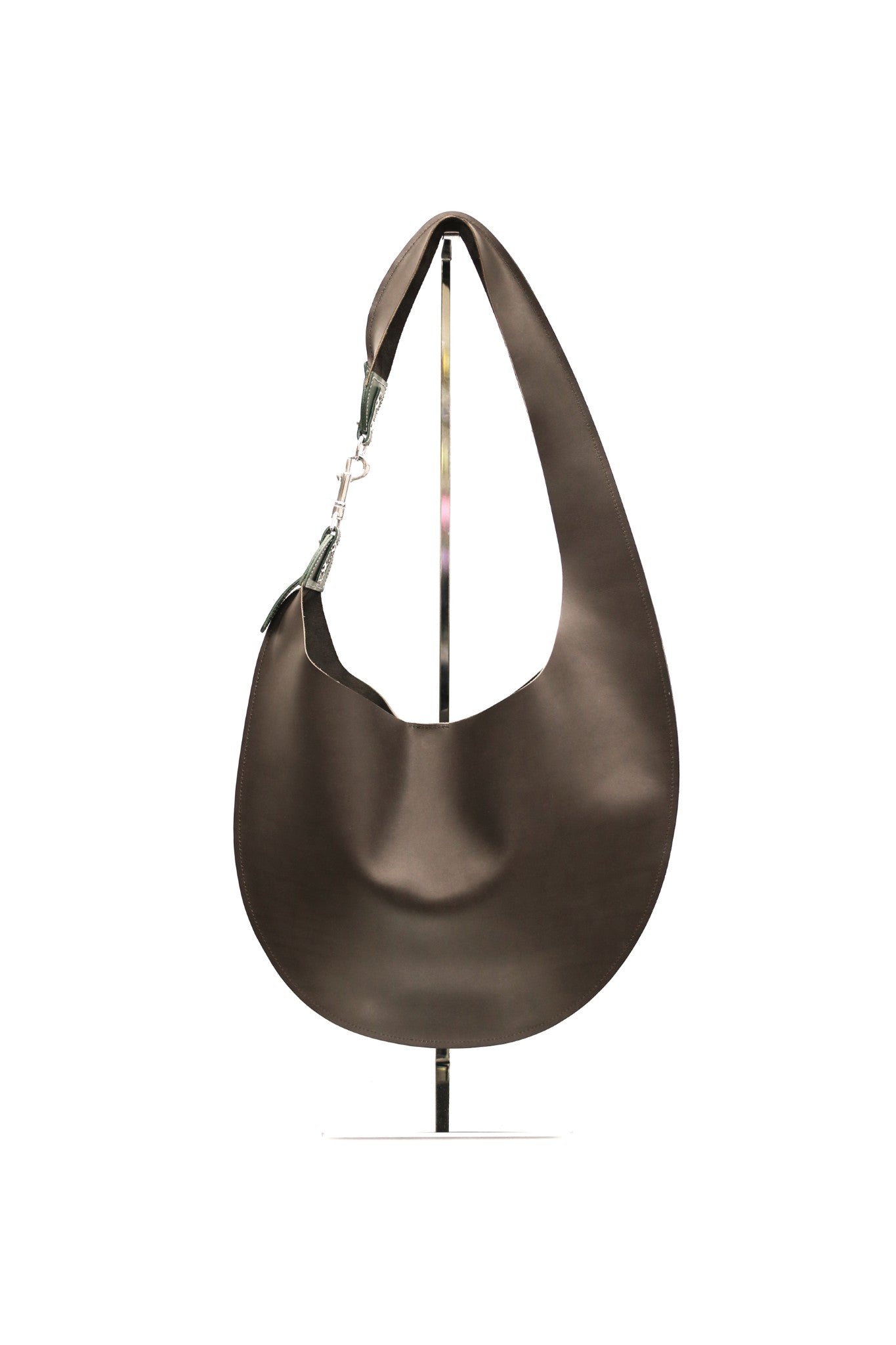 atelier-penso-ad-sac-paule-cuir-sur-mesure-initiales image 2