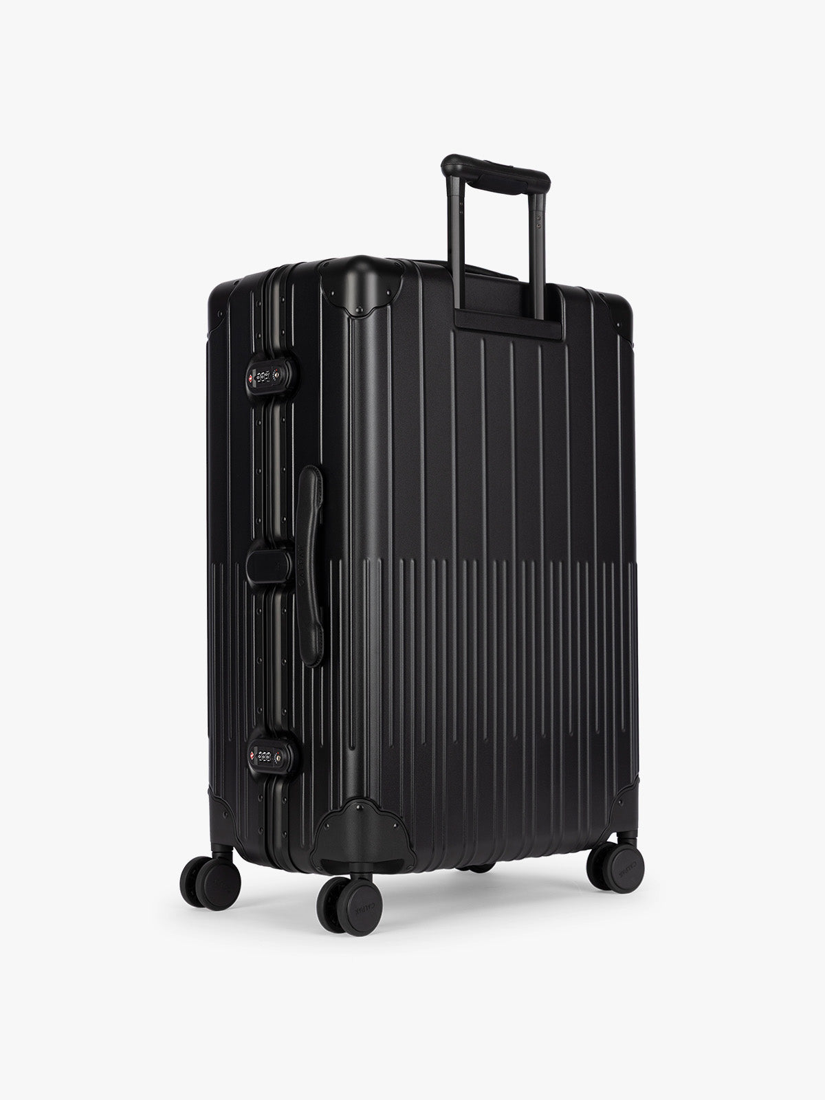 calpak-vault-large-valise-rigide-marine-aluminium image 4