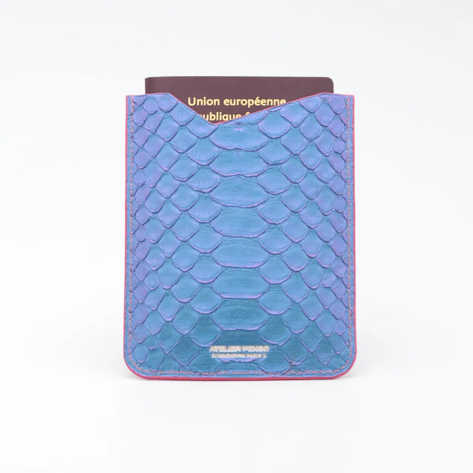 atelier-penso-prot-ge-passeport-python-iridescent-cuir-10-5x13-5 image 1