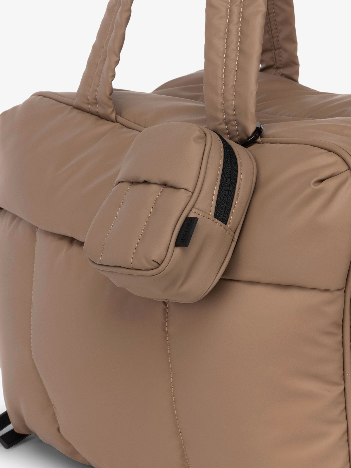 calpak-luka-breloque-sac-porte-cl-s-cherry-d-perlant image 4