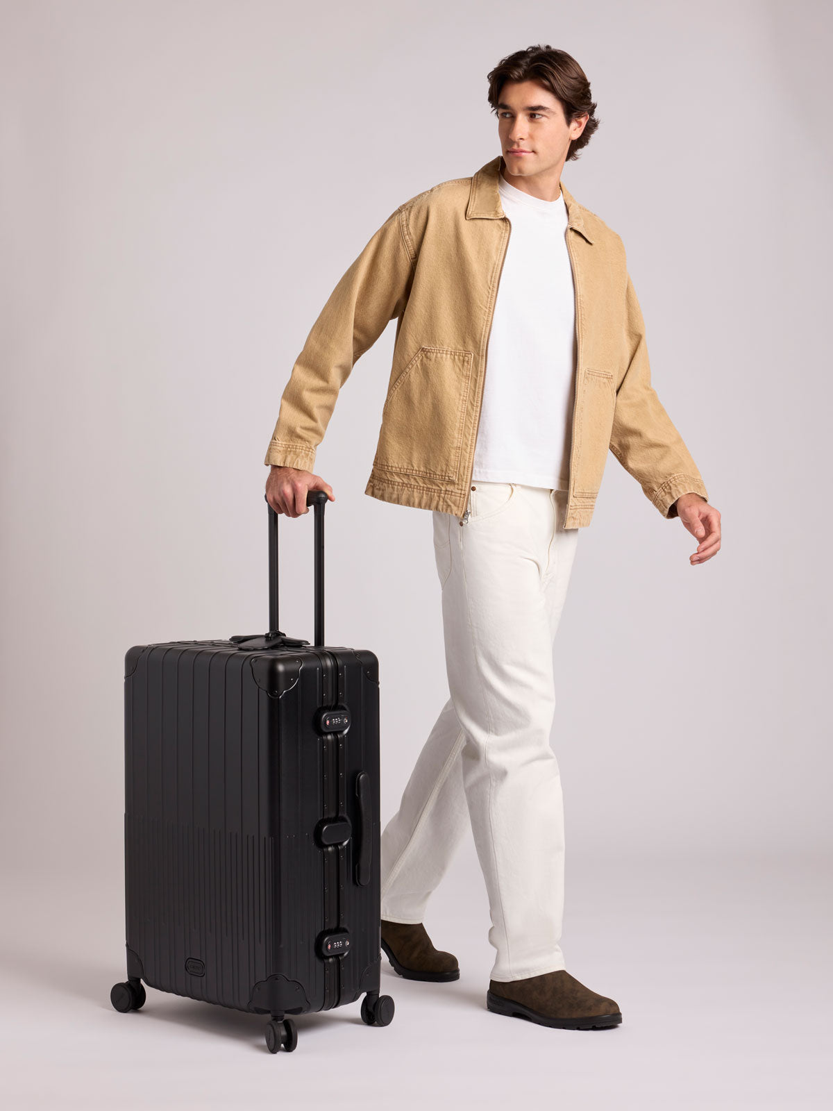 calpak-vault-large-valise-rigide-marine-aluminium image 2