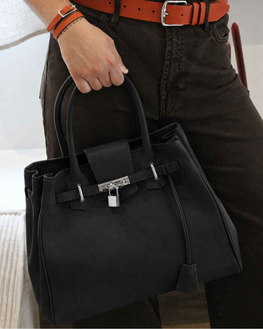berthille-vend-me-sac-cuir-marine-pleine-fleur image 4
