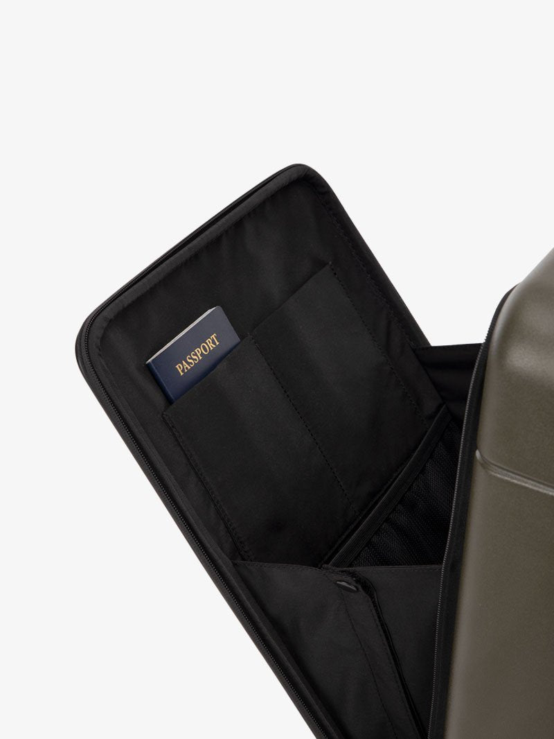 calpak-hue-valise-cabine-poche-avant-cerise-vernie image 4