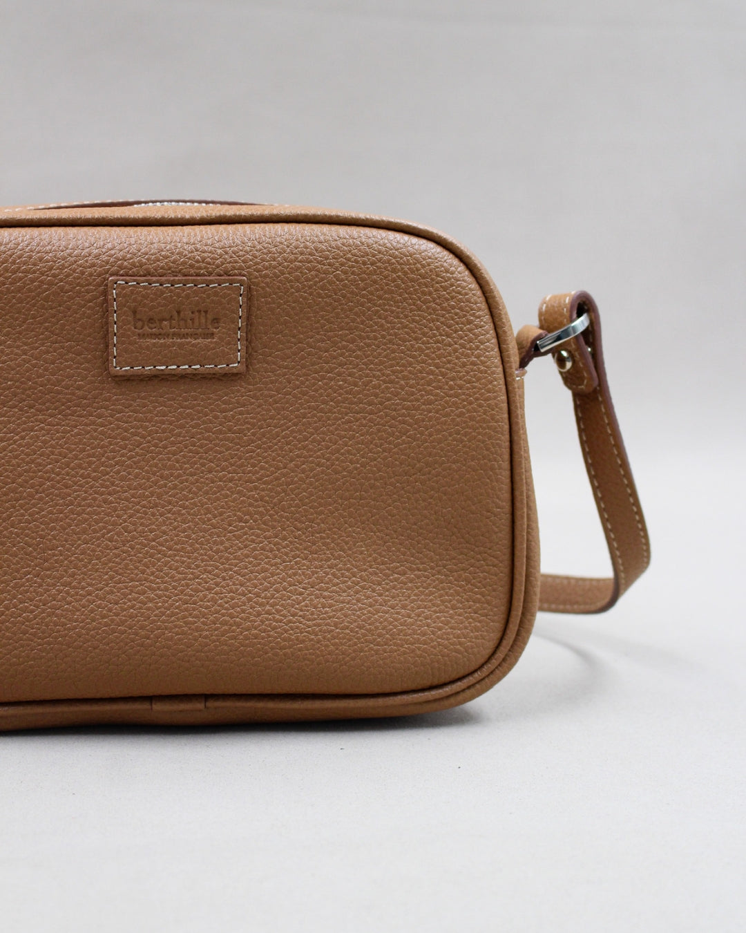 berthille-minaudi-re-pochette-cuir-noir-bandouli-re image 1
