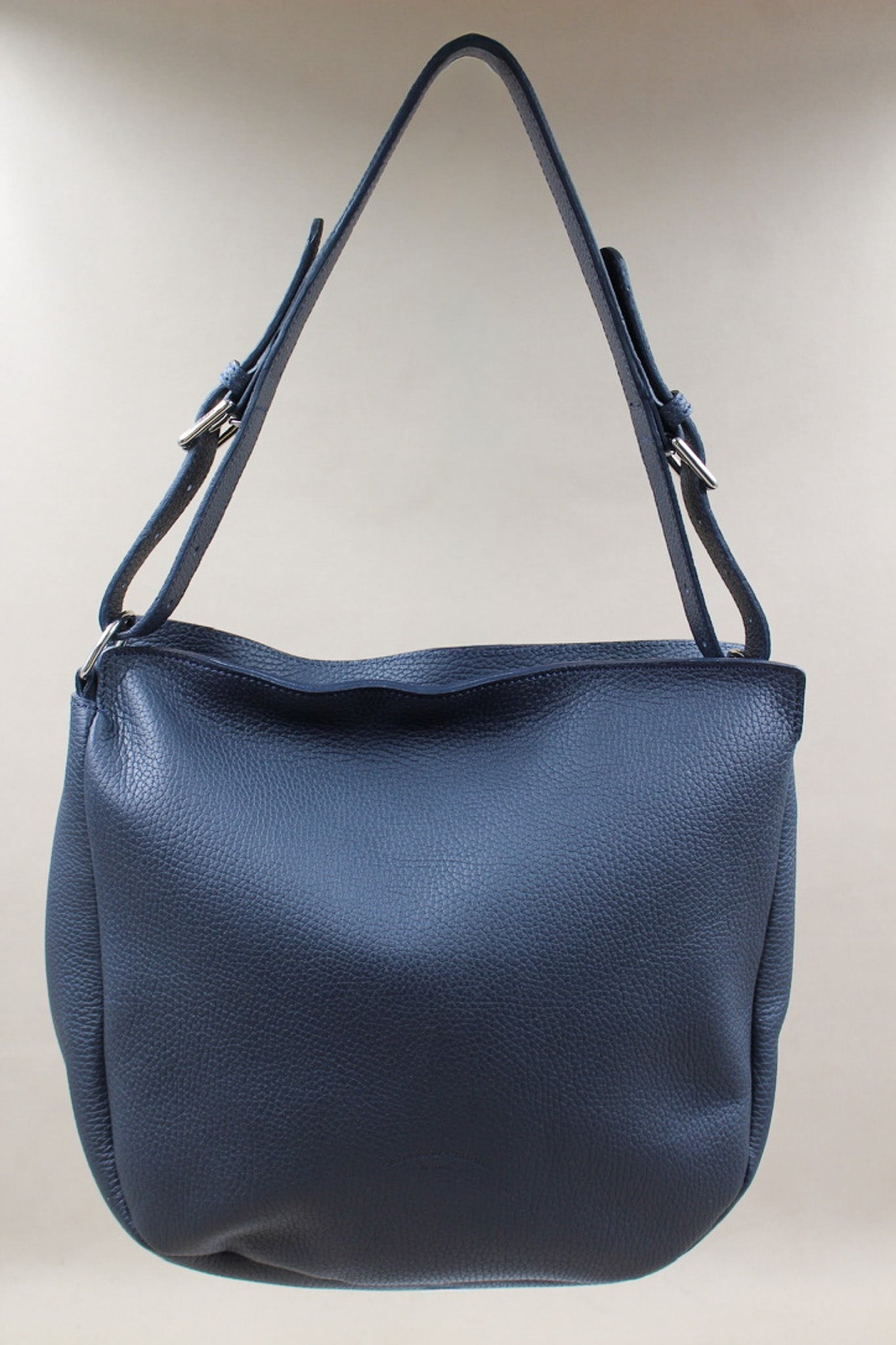 charles-et-charlus-janis-sac-hobo-cuir-grain-marine-30cm image 3