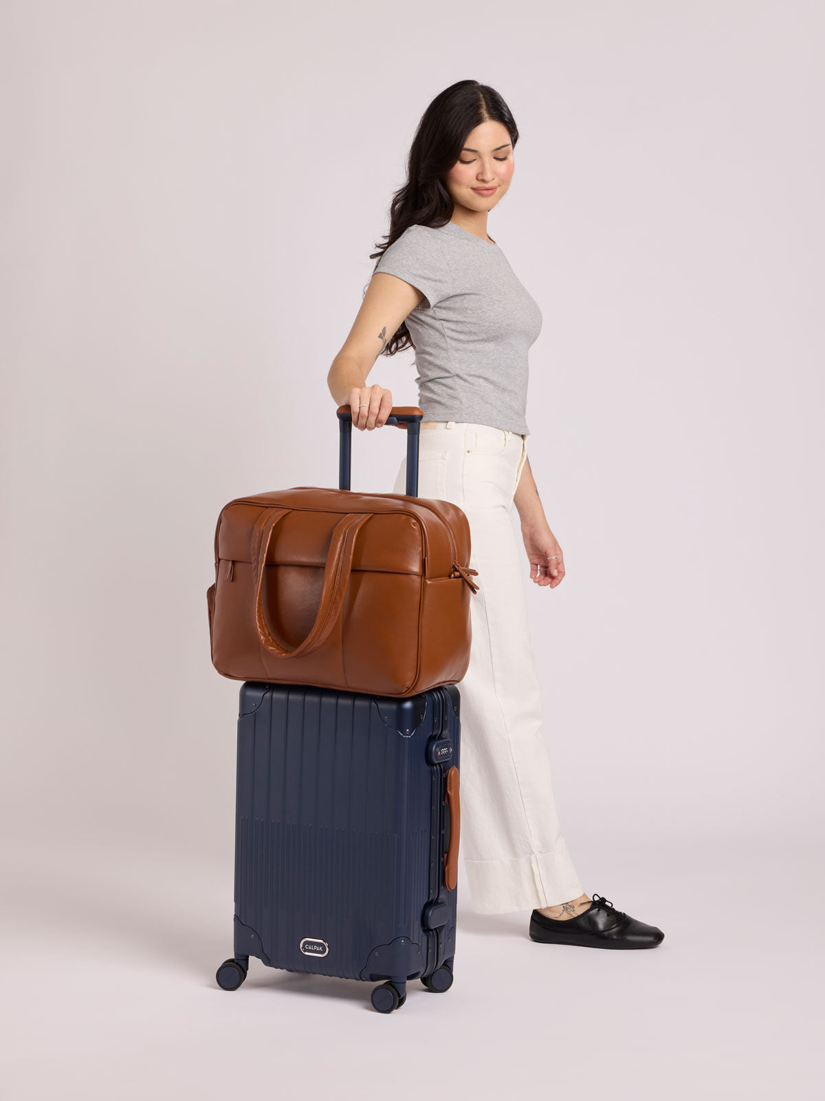 calpak-vault-carry-on-valise-cabine-rigide-dark-cherry-extensible image 2