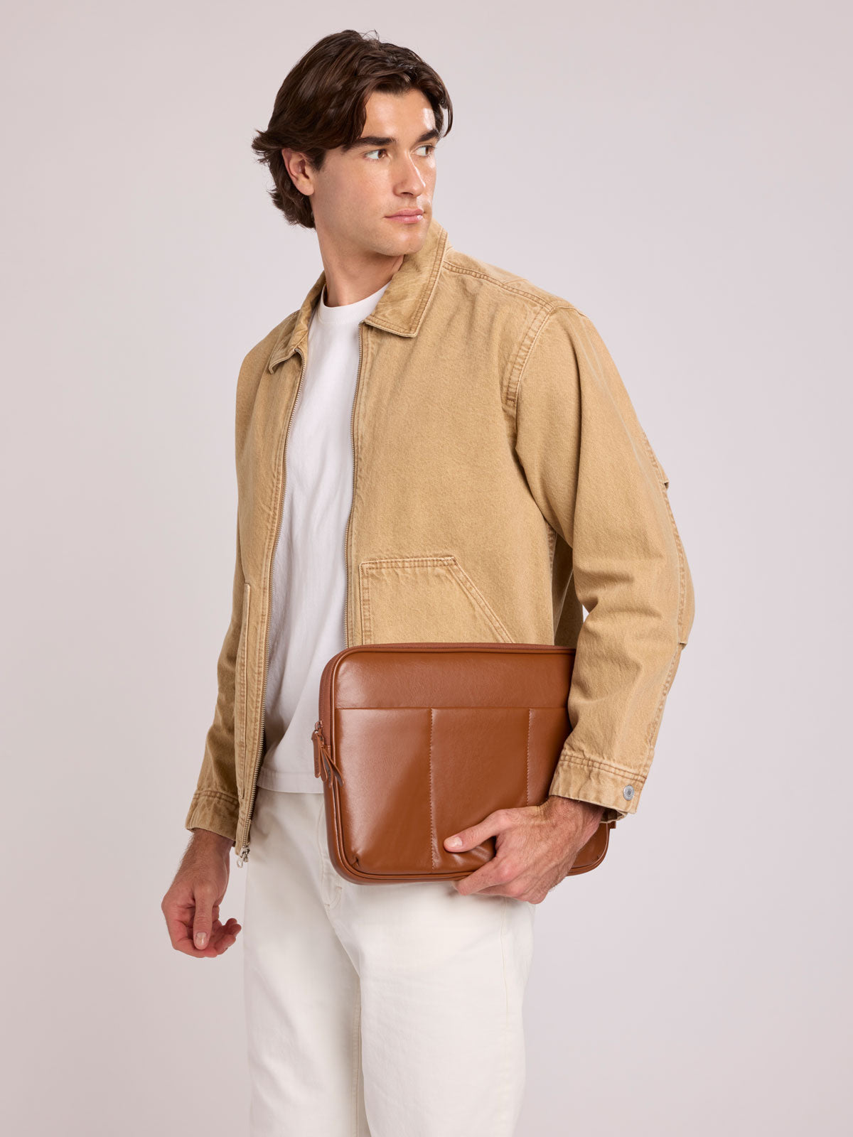 calpak-luka-housse-ordinateur-14-pouces-honey-brown-similicuir image 2