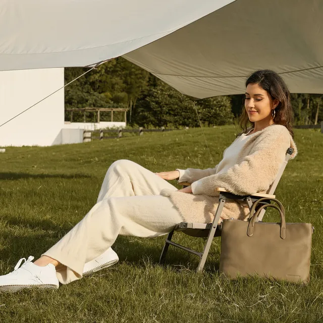 arthur-et-aston-rosalia-grand-sac-main-cuir-taupe image 1
