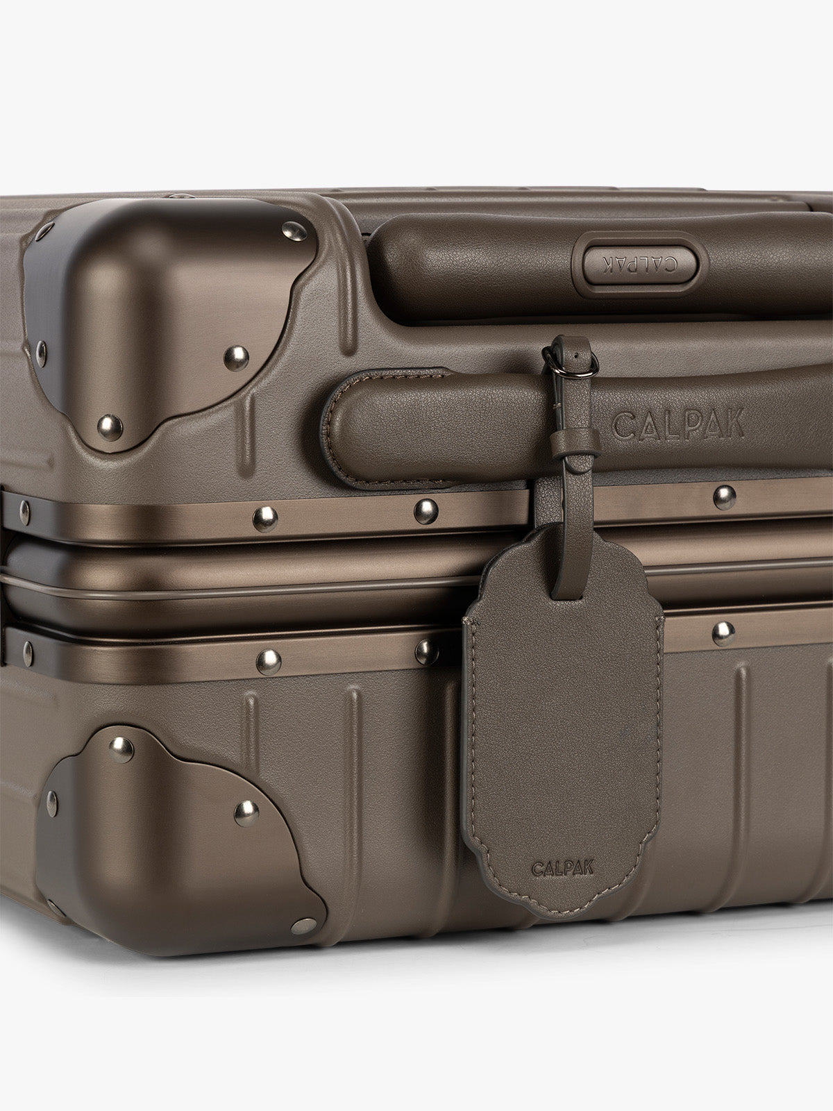 calpak-vault-tiquette-bagage-honey-brown image 8