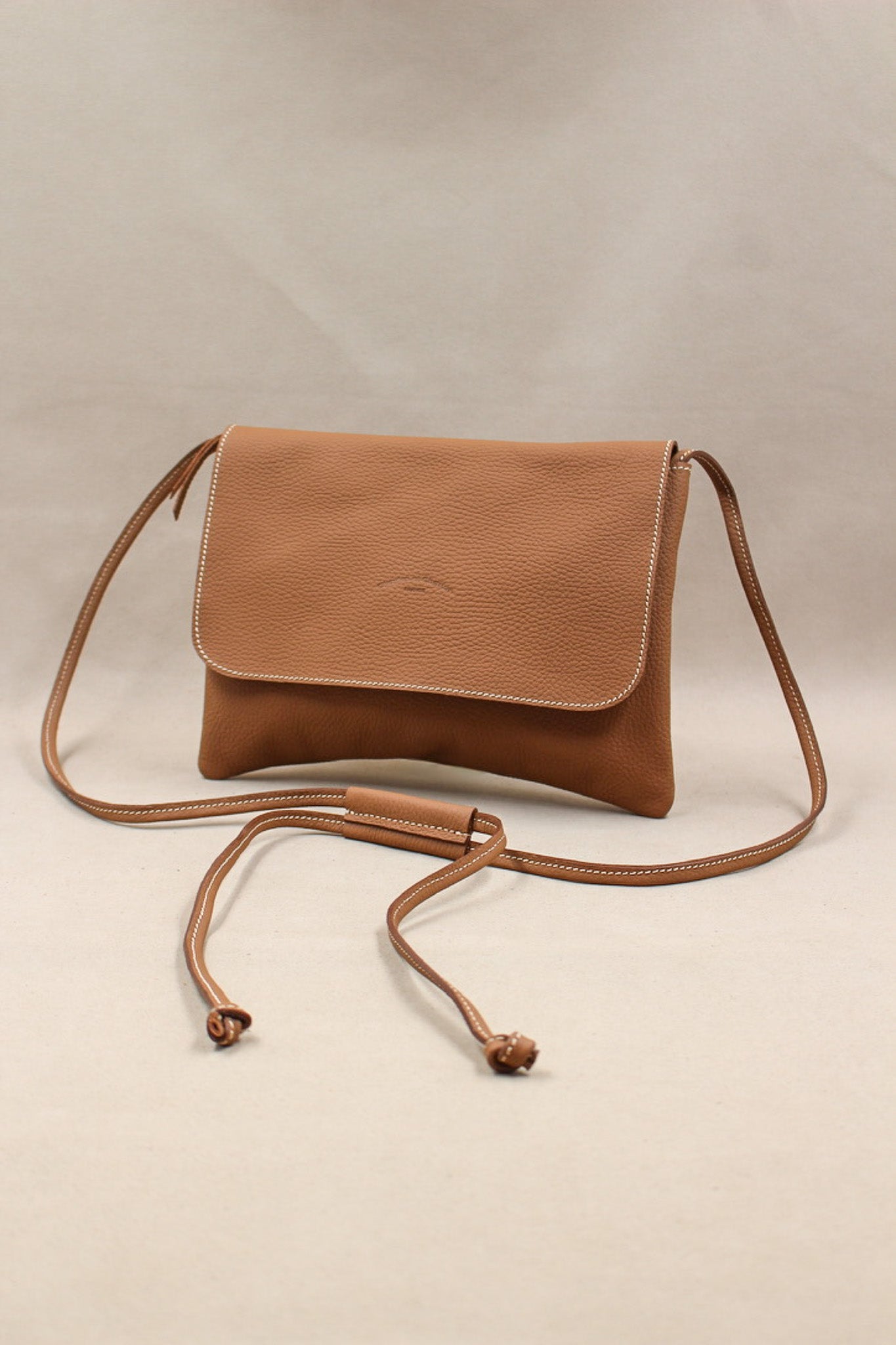 charles-et-charlus-pochette-mariette-s-cuir-grain-gold-france image 1